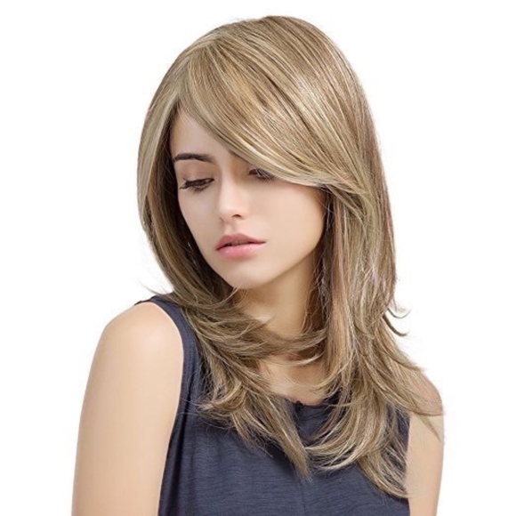 20" Long Natural Wavy Wigs - Picture 1 of 6